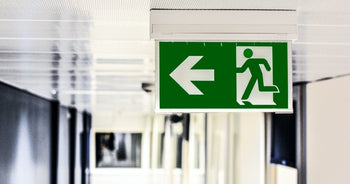 Cinq panneaux de sécurité indispensables pour un lieu de travail plus sain
